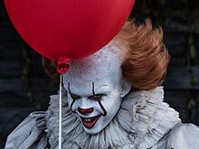 Звезды хоррора «Оно» запустили флешмоб с красными шариками