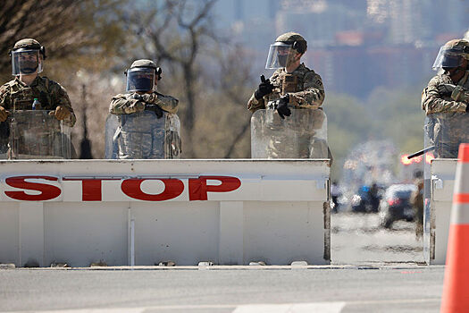 Нацгвардию США привлекли к уборке мусора в Вашингтоне