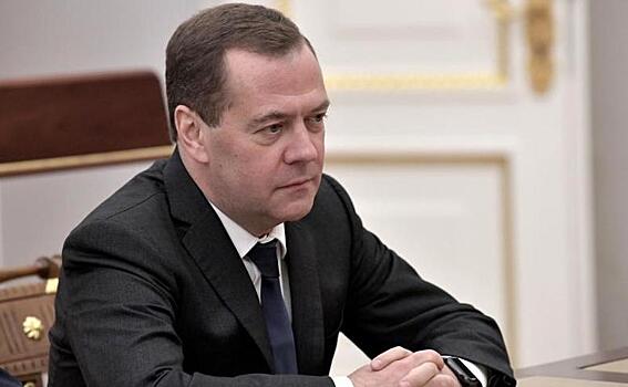 Медведев поручил вести мониторинг цен на стройматериалы, используемые по нацпроектам