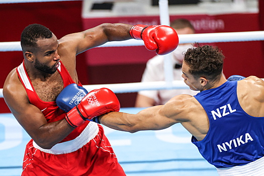 Боксер попытался укусить соперника на Олимпиаде-2020