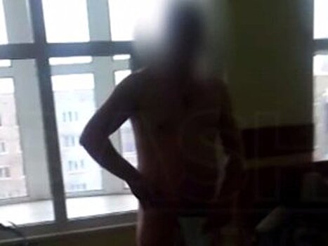 В Башкирии мужчина устроил голый одиночный пикет в здании суда
