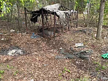 На молоканском кладбище в Благовещенске бомжи строят шалаши прямо на могилах