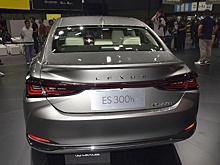 Lexus ES прошел рестайлинг. Автомобиль сняли на фото