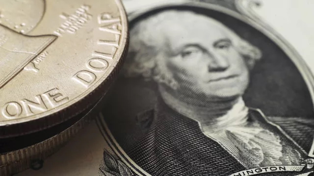 Курс евро впервые с июля вырос выше 66 рублей
