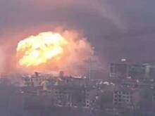 Удар трехтонной авиабомбы по городу-спутнику Красноармейска попал на видео