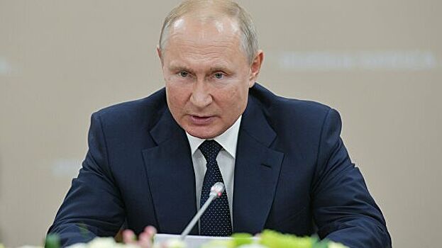 Поддержка института семьи – важная общенациональная задача, заявил Путин