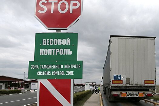 В Пермском крае госавтоинспекторы провели для студентов техникума эстафету по безопасности дорожного движения