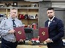 Начальник УФСИН России по Республике Хакасия Андрей Мисюра и председатель регионального отделения Движения Первых Эдуард Федосов заключили соглашение о сотрудничестве