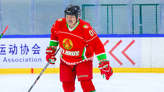 Команда Лукашенко обыграла хоккеистов Гомельской области – 12:2. Президент Беларуси остался без очков, его сын набрал 1+3