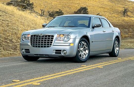 Премиальный Chrysler 300 был доработан до версии Red S