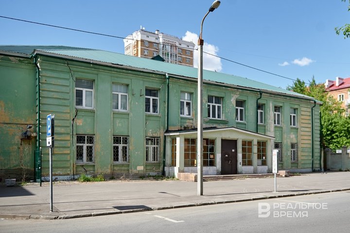 В Казани начали сносить здание противотуберкулезного диспансера