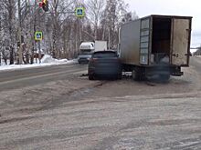 Три человека пострадали при столкновении легковушки и «ГАЗели» в Ижевске