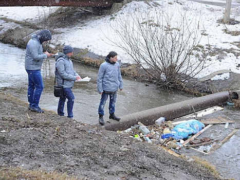 Мусор наступает: рядом с курским детсадом образовалась зловонная свалка