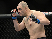 Бывший чемпион UFC продержался в клетке 26 секунд