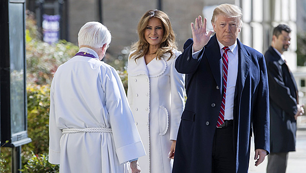 Мелания Трамп в белоснежном пальто и лодочках Christian Louboutin на церковной службе