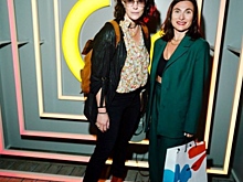 “Явно знает секрет”: Ольга Сутулова в прекрасной форме после родов