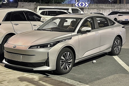 Китайский автопром наводнил российский рынок новыми автомобилями под видом пробежных
