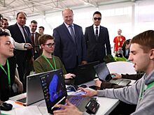 Александр Скрябин посетил открытие Форума «Хакатон»