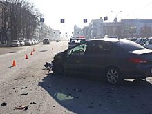 В массовом ДТП в Уфе столкнулись пять авто, трое пострадали