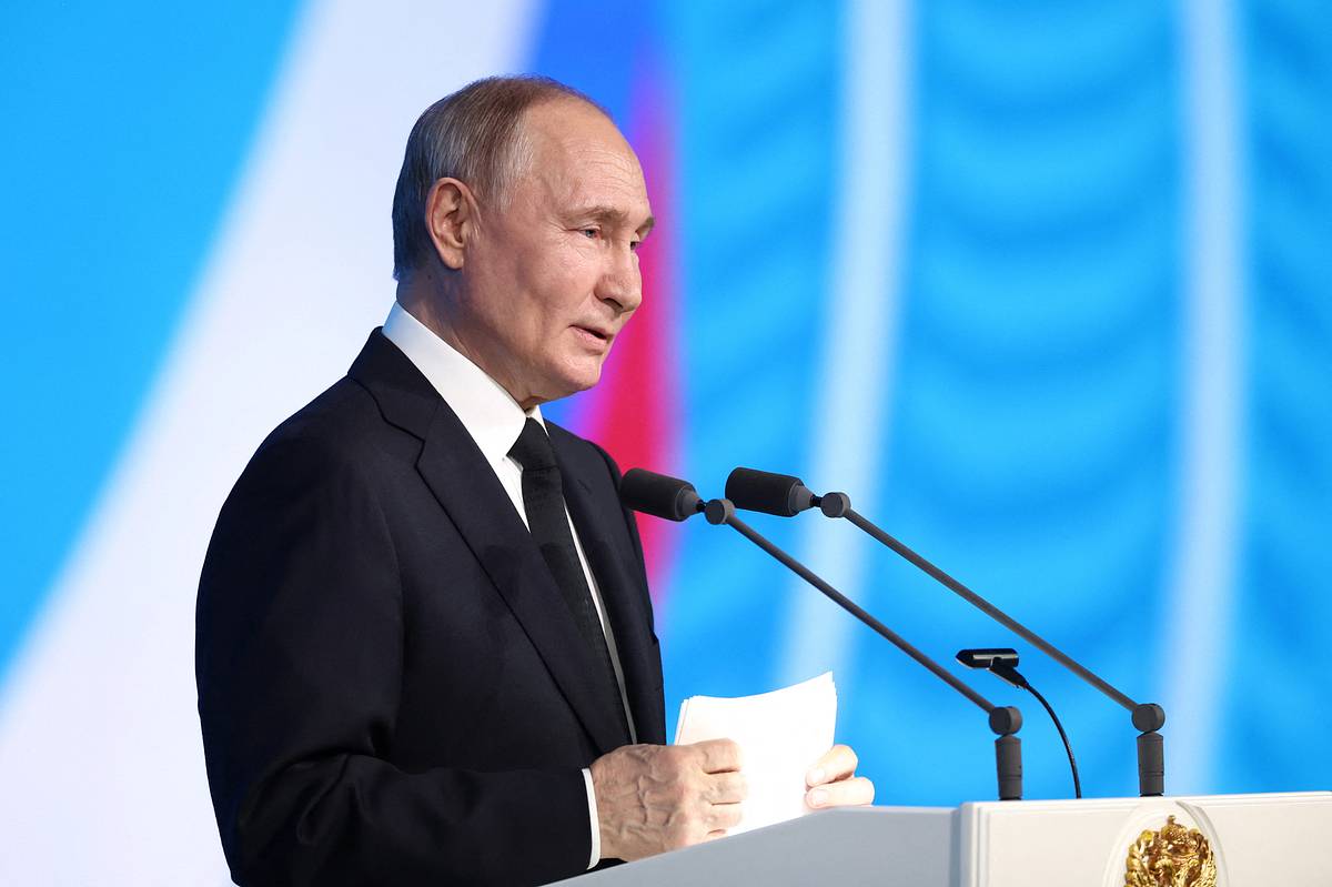 Путин призвал новое правительство действовать единым строем
