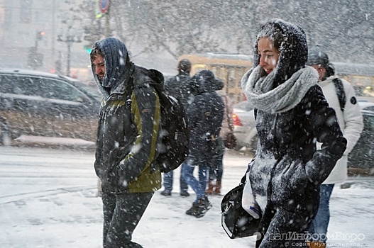 Жителей Челябинска призвали отказаться от поездок из-за снегопада
