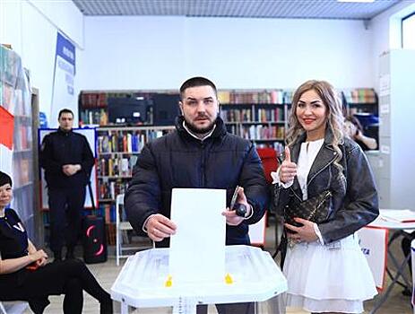 В Самарской области на выборах голосуют молодожены
