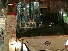 В Чебоксарах пассажирский автобус врезался в столб, пострадали три человека