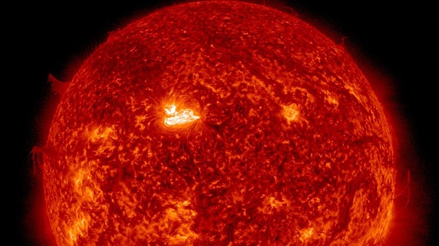 На Солнце произошла сильнейшая за две недели вспышка