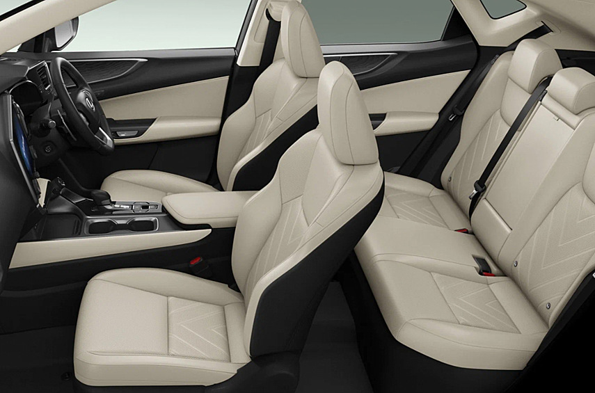 Интерьер оформлен в цветах Black/Monolith с декором Geolayer. Моторная линейка та же, что у стандартного NX: это «турбочетвёрка» 2.4 и гибридная силовая установка на основе «атмосферника» 2.5.