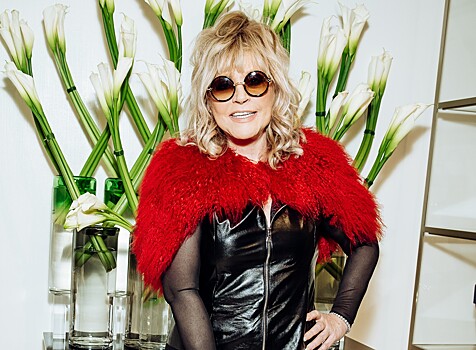 Воротник-папаха, ботильоны-копыта и другие модные провалы звезд на прошедшей неделе