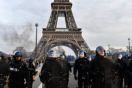 Что произошло в мире 4 декабря: страшная бойня в Париже и катастрофа DC-8