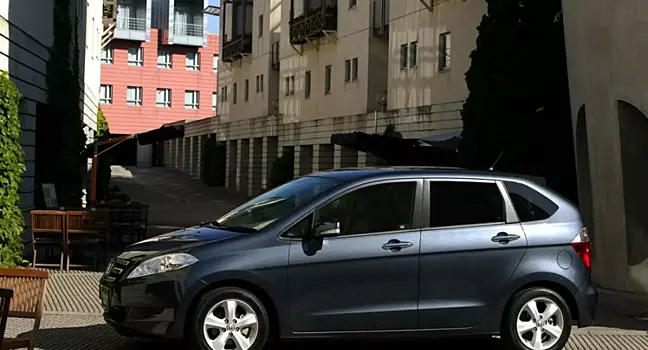 В России в продаже появился Suzuki Ertiga второго поколения