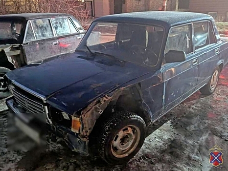 В Волгограде 13-летний мальчик прокатил друга на багажнике легковушки