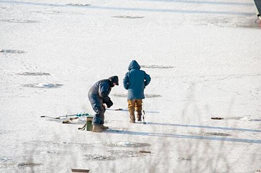 На Сахалине 18 рыбаков оказались отрезаны от берега: подробности