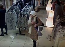 В Орле разыскивают «забывчивую» девушку, укравшую одежду из магазина