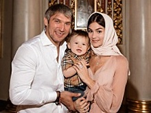 Жена Александра Овечкина показала первую фотосессию сына