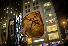 Знаменитости вышли на протест против Трампа в Нью-Йорке