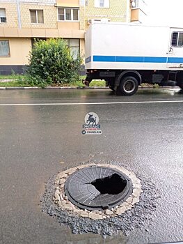 В Энгельсе горожане заметили открытые ямы на трассе