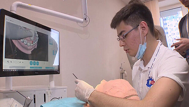 Студентам-стоматологам из ЕС показали российскую симуляционную поликлинику