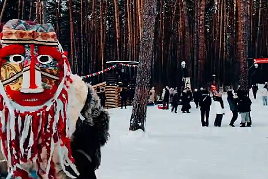 В сибирском музее-заповеднике снежная крепость обрушилась на ребенка