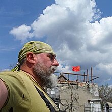 Красный флаг над Украиной: «Порванную на куски и умытую кровью страну – нам потомки не простят»