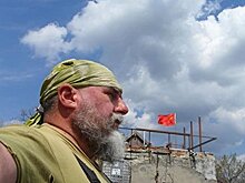 Красный флаг над Украиной: «Порванную на куски и умытую кровью страну – нам потомки не простят»