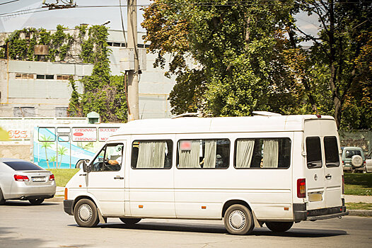 Маршрутчик в Кишиневе чуть не убил пассажиров