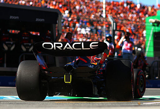 Кристиан Хорнер объяснил разницу между машинами Ферстаппена и Переса