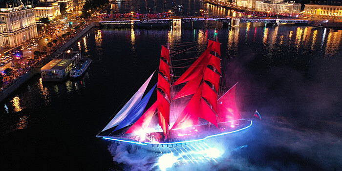 «Алые паруса»: только выпускников пропустили на Дворцовую площадь