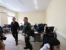 Артист Александр Фисенко посетил столичный пункт отбора на военную службу по контракту
