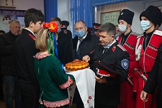 Анапской школе присвоили статус казачьей