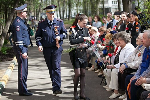 Сотрудники ГИБДД ЗАО провели патриотическую акцию «Георгиевская ленточка»