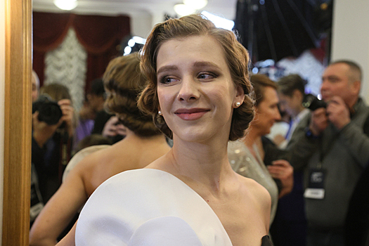 Лиза Арзамасова снялась без лифчика в образе снегурочки