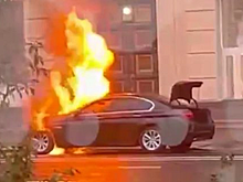 В Москве загорелся автомобиль с правительственными номерами